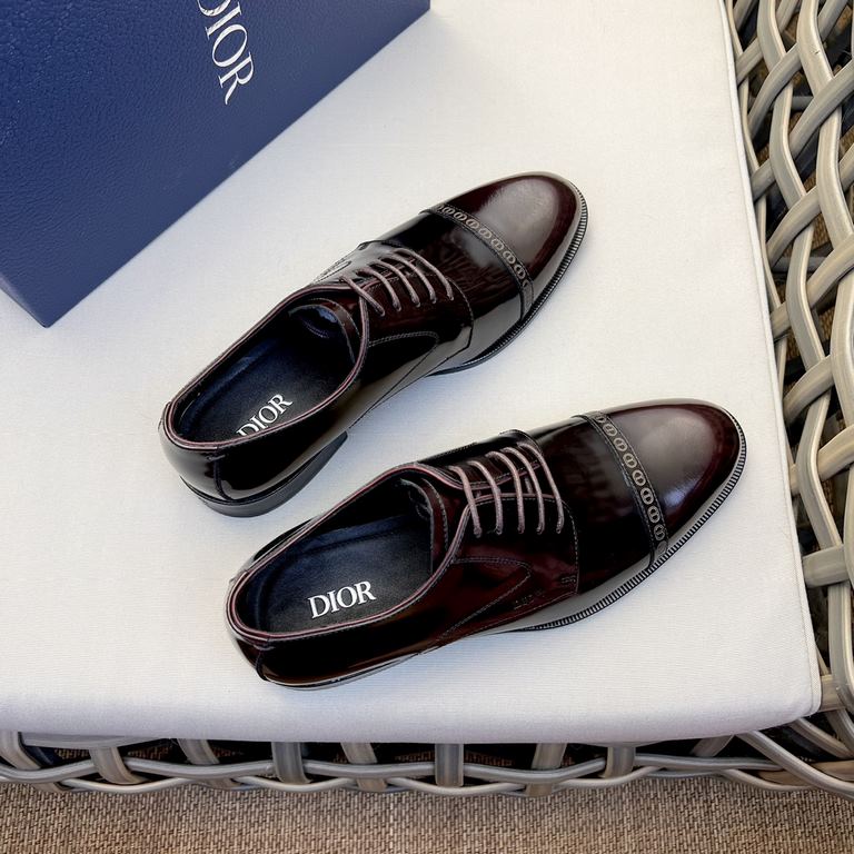 Dior Derby Shoes｜Leather soled formal shoes｜Meticulously crafted in open-edge beaded cowhide｜Water dyed cowhide lining｜With classic lace-up closure｜Side embossed logo｜Sheeny stacked heel for a touch of style｜Can be worn 