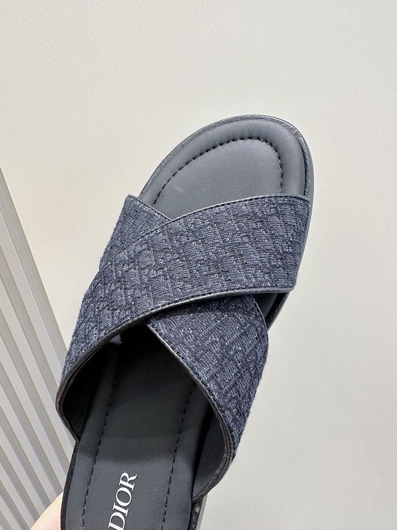 Dior Alias Men's Leather SlippersNew for summer, these Alias sandals make a statement of casual elegance. Crafted from grained cowhide leather, Oblique print fabric and cowhide lining! Cross-strap design with metal overl