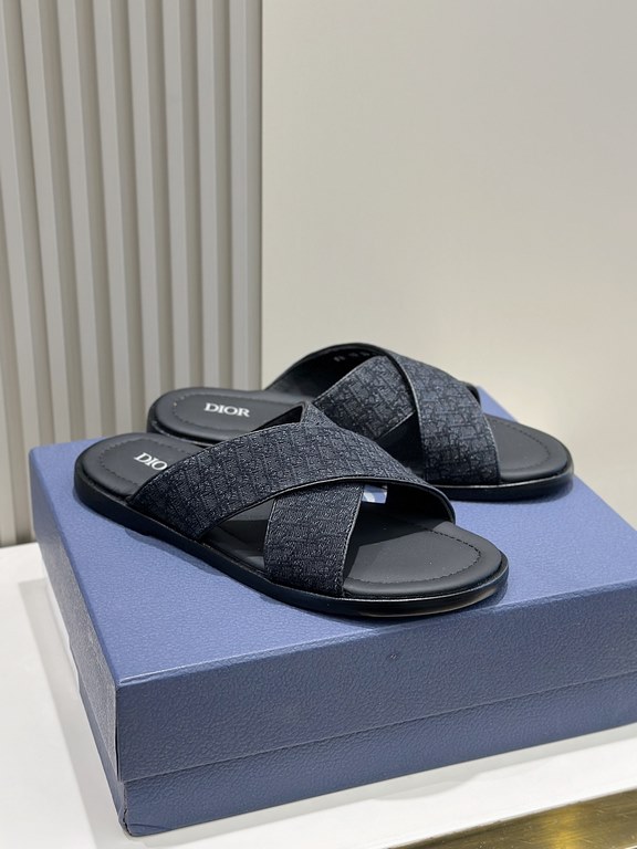 Dior Alias Men's Leather SlippersNew for summer, these Alias sandals make a statement of casual elegance. Crafted from grained cowhide leather, Oblique print fabric and cowhide lining! Cross-strap design with metal overl