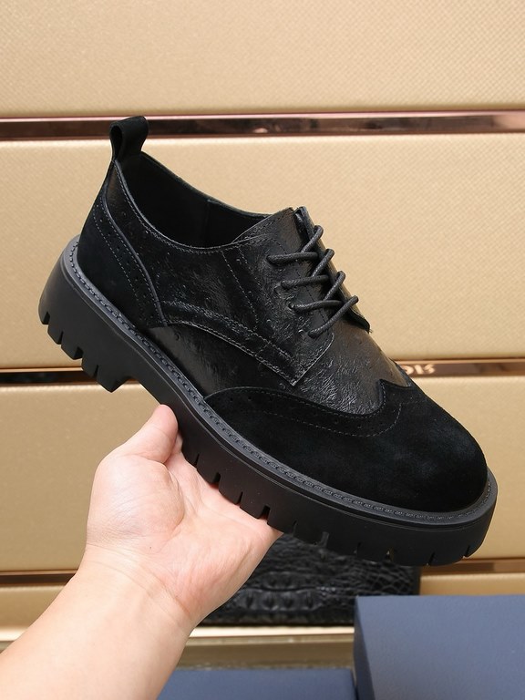 The new Men's Classic Leather Shoe from Factory   DiOR blends classic shoe style with vintage California style. The slip-on style is designed for easy on and off. Meticulously crafted from black smooth cowhide leather  h