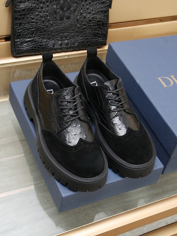 The new Men's Classic Leather Shoe from Factory   DiOR blends classic shoe style with vintage California style. The slip-on style is designed for easy on and off. Meticulously crafted from black smooth cowhide leather  h