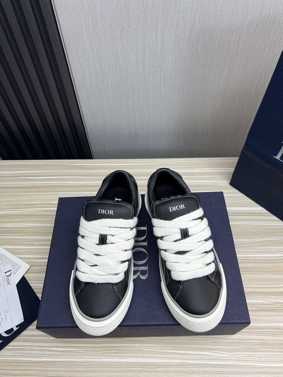 Dior Dior.B33 seriesCouple's casual board shoes qingkv    Original purchaseCrafted from Dior cowhide leather, the side panels are adorned with a canvas panel in the same shade of the CD Diamond pattern.The CD Icon lace e