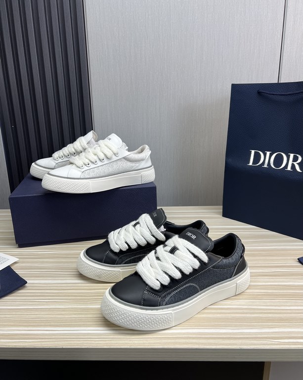 Dior Dior.B33 seriesCouple's casual board shoes qingkv    Original purchaseCrafted from Dior cowhide leather, the side panels are adorned with a canvas panel in the same shade of the CD Diamond pattern.The CD Icon lace e