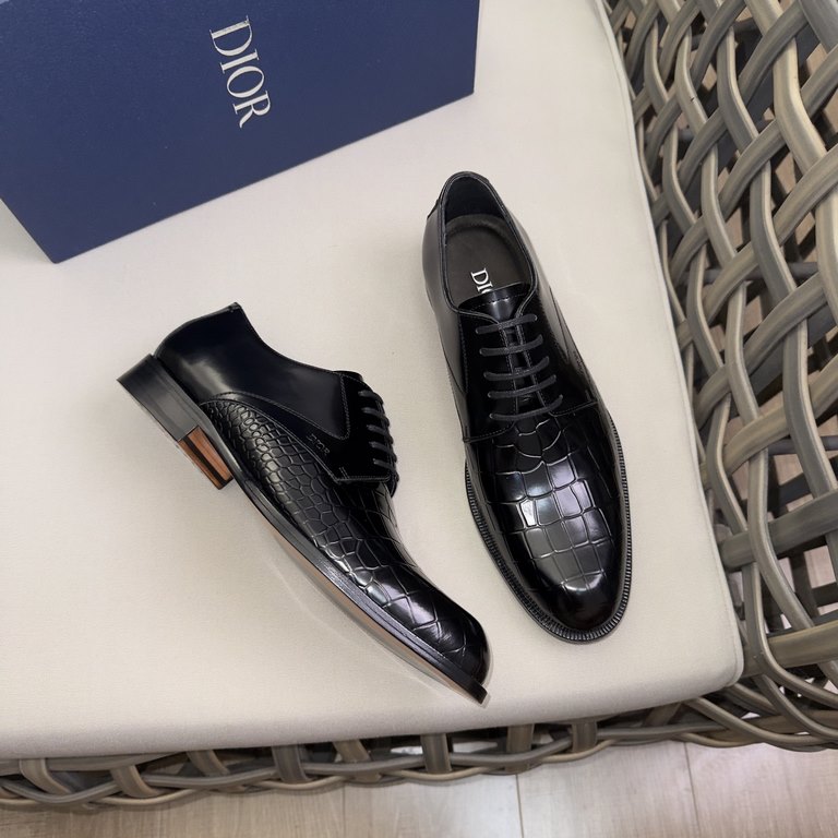 Dior Derby Shoes｜Leather soled formal shoes｜Meticulously crafted in open-edge beaded cowhide leather｜Water dyed cowhide lining｜With classic lace-up closure｜Side embossed logo｜Sheeny stacked heel for a touch of style｜Can 