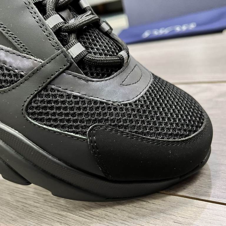 Factory   Dior's latest casual sneakers     Couples fashion explosive models,   version of the simple atmosphere,   fabric using imported cowhide with the original mesh,   comfortable and breathable mesh lining, the orig