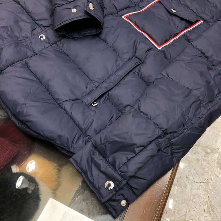 P620 MONCLERCounter-synchronized down jacket Original anti-counterfeiting QR code Filled with 90 white goose down Super-sufficient down filling Original logo hardware Windproof design at the cuffs Fine craftsmanship deta