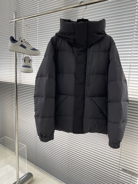 980 (with aftermarket)-Mon 23Fw madeira. black knight monogrammed down jacketFall and winter new madeira. black knight placket three-dimensional embossed embossed bib hooded mid-length down jacketA functional closet stan