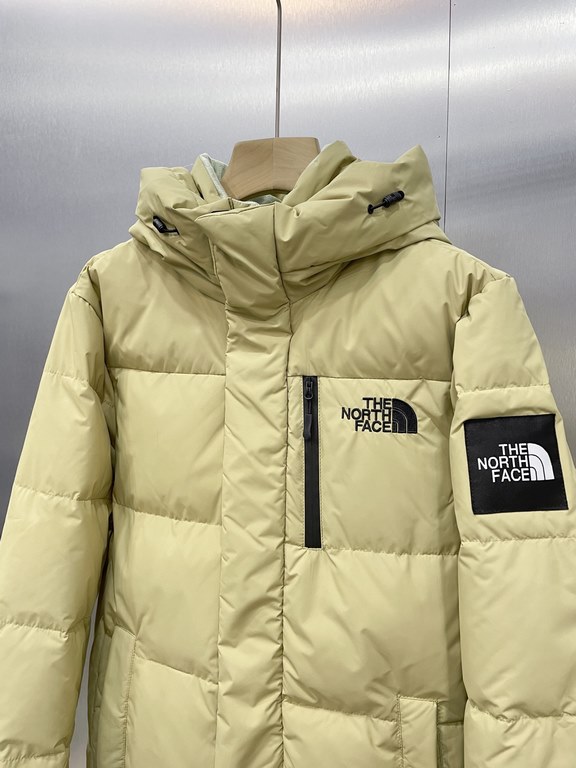 525  Item No. 946The North Face Long Thickened Warm Hooded Down Jacket  original consistent fabric coating waterproof windproof warmth of the topThe official website and a drug channel in the sale of the highest version 