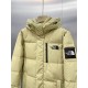 525  Item No. 946The North Face Long Thickened Warm Hooded Down Jacket  original consistent fabric coating waterproof windproof warmth of the topThe official website and a drug channel in the sale of the highest version 