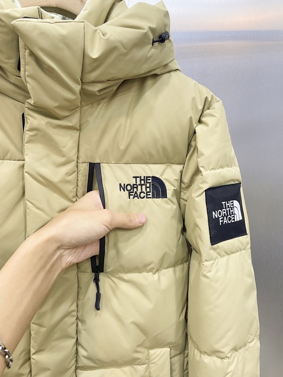 525  Item No. 946The North Face Long Thickened Warm Hooded Down Jacket  original consistent fabric coating waterproof windproof warmth of the topThe official website and a drug channel in the sale of the highest version 