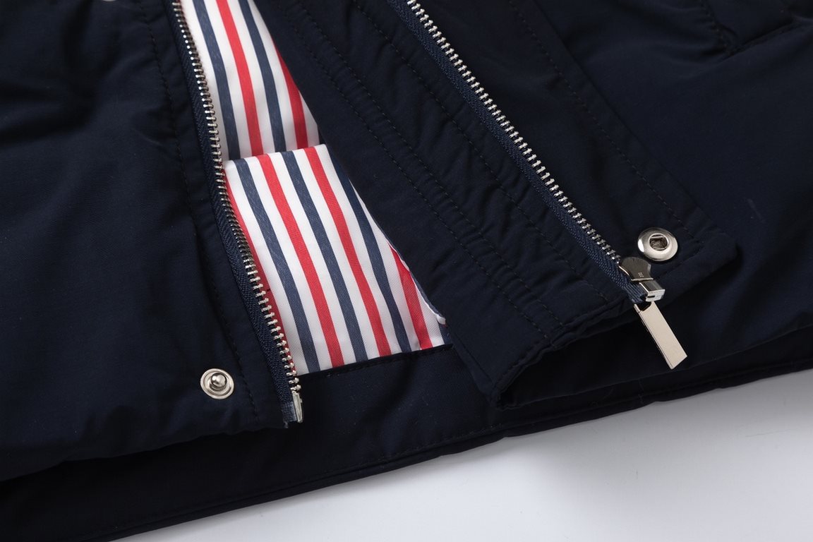 P475#Thom BrowneThom Browne Classic Four Bar Loose Hooded Men's and Women's Mid-Length White Duck Down Thickened Breaded Down JacketColor Gray, navy blueSize S M L