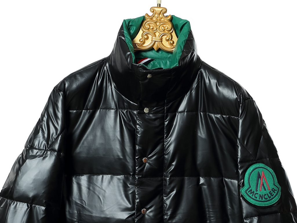 515 Moncer Moncer down jacket Fabrics using nylon shiny lacquer, double placket zipper design can be easily adjusted to the model, according to the climate conditions to remove the hat, the winter must have a windproof d