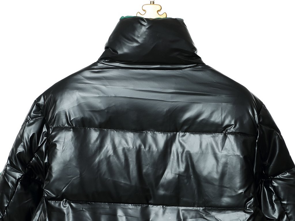 515 Moncer Moncer down jacket Fabrics using nylon shiny lacquer, double placket zipper design can be easily adjusted to the model, according to the climate conditions to remove the hat, the winter must have a windproof d