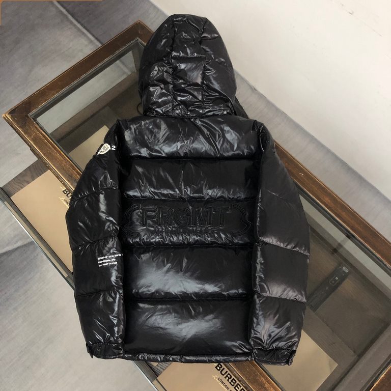 605    l    allied favor 23FW newest models     short down jacket, counter synchronization on the New ~ fall and winter main line series, sharp tailoring to create a dry posture, return to the hustle and bustle of the ci