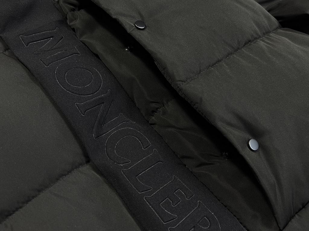 525 (correct version top replica)22 Years Moncler Moncler Black Knight Tricolor Short Down Jacket Embossed Doorstop Down Jacket Breaded JacketOfficial website is out of stock Embossed placket is obvious Distinctive curre