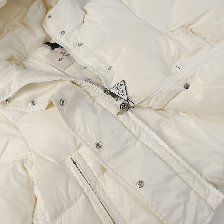 P605 [Moncler] 23FW Moncler Side Zipper Hooded Short Down Coat-The biggest highlight of the whole garment with the hem on both sides of the zipper, subverting the traditional stereotypical impression of down jackets.-Ori