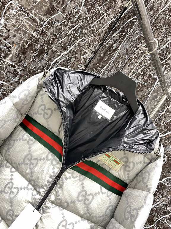 850guci g family Repurchase level cattle goods! Autumn and winter counter synchronization series Must receive down vest (pure 90 white duck down) down family Simple and generous Chest double zipper design Aristocratic pe