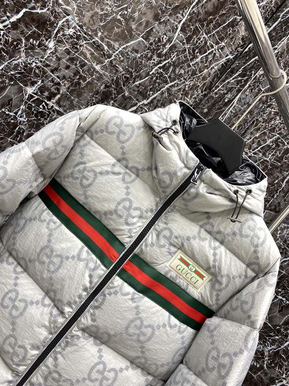 850guci g family Repurchase level cattle goods! Autumn and winter counter synchronization series Must receive down vest (pure 90 white duck down) down family Simple and generous Chest double zipper design Aristocratic pe