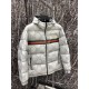 850guci g family Repurchase level cattle goods! Autumn and winter counter synchronization series Must receive down vest (pure 90 white duck down) down family Simple and generous Chest double zipper design Aristocratic pe