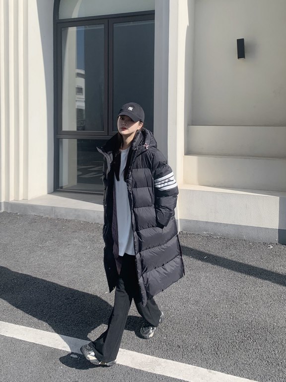 680  #ThomBrowneThomBrowne 2023 counter new classic four-bar hooded men and women with the same couple paragraph long large quilt down coat jacketColor Black GraySize S M L XL