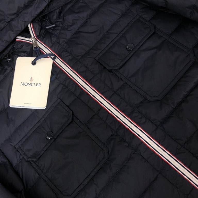 P620.    Moncler Moncler Moncler 2023 winter newest men's double pocket design lightweight hooded down jacket  Three-color collision zipper is extremely eye-catching, and the details show the craftsmanship everywhere   T