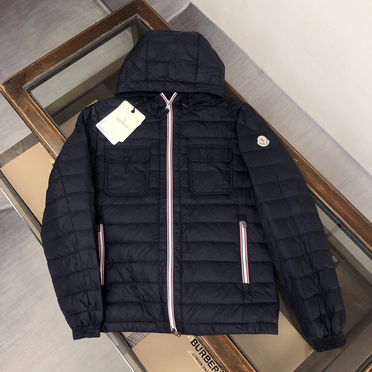 P620.    Moncler Moncler Moncler 2023 winter newest men's double pocket design lightweight hooded down jacket  Three-color collision zipper is extremely eye-catching, and the details show the craftsmanship everywhere   T