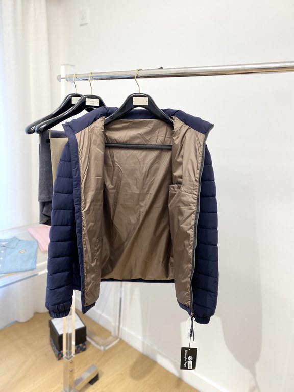 545 Ermenegildo Zegna's latest men's cotton jacket is soft and cozy. The shape of the jacket is amazing. Zipper. Accessories are customer supply, imported fabrics, lightweight and comfortable, warm and stylish, simple an