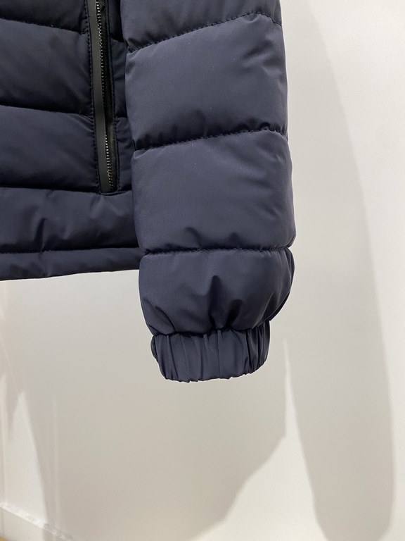 545 Ermenegildo Zegna's latest men's cotton jacket is soft and cozy. The shape of the jacket is amazing. Zipper. Accessories are customer supply, imported fabrics, lightweight and comfortable, warm and stylish, simple an