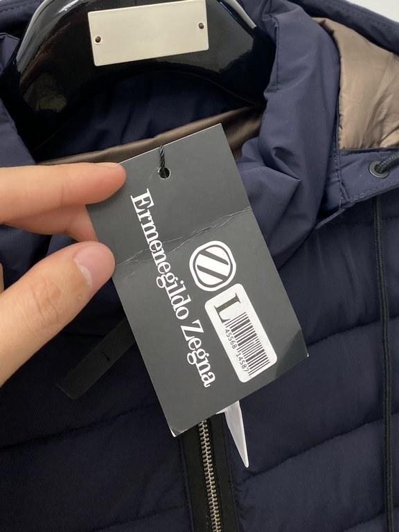 545 Ermenegildo Zegna's latest men's cotton jacket is soft and cozy. The shape of the jacket is amazing. Zipper. Accessories are customer supply, imported fabrics, lightweight and comfortable, warm and stylish, simple an