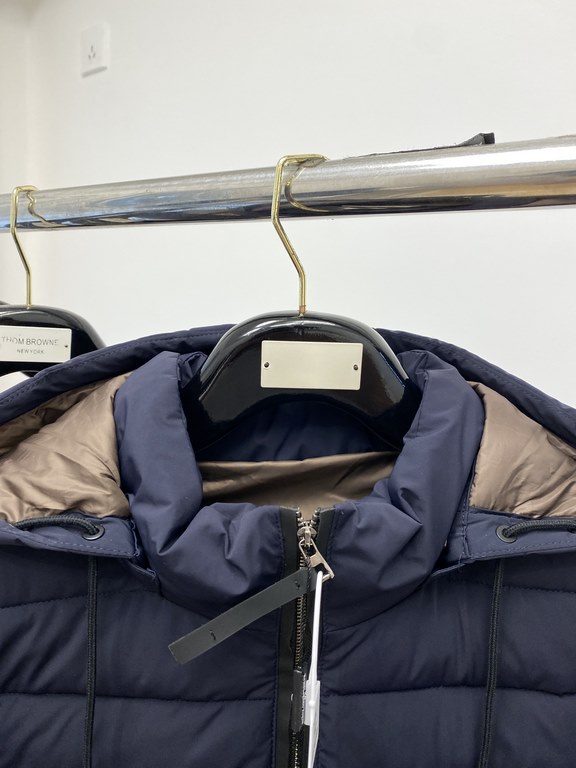 545 Ermenegildo Zegna's latest men's cotton jacket is soft and cozy. The shape of the jacket is amazing. Zipper. Accessories are customer supply, imported fabrics, lightweight and comfortable, warm and stylish, simple an