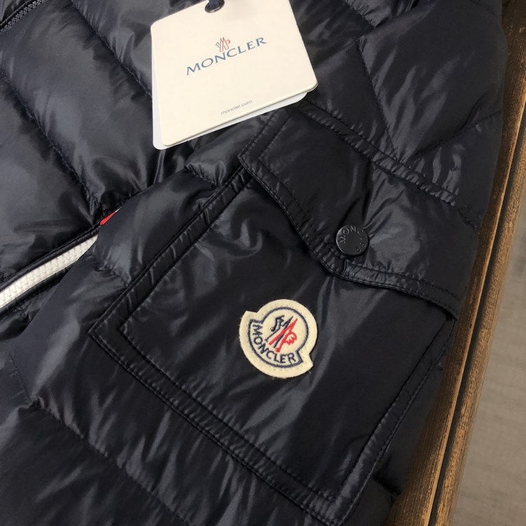 P660.Moncler Moncler 2023 Latest Hooded Down Jacket New on Official Website   A masterpiece of classic Moncler design, the Galion down jacket is made from the iconic nylon laqué fabric. The hood is engraved with the icon