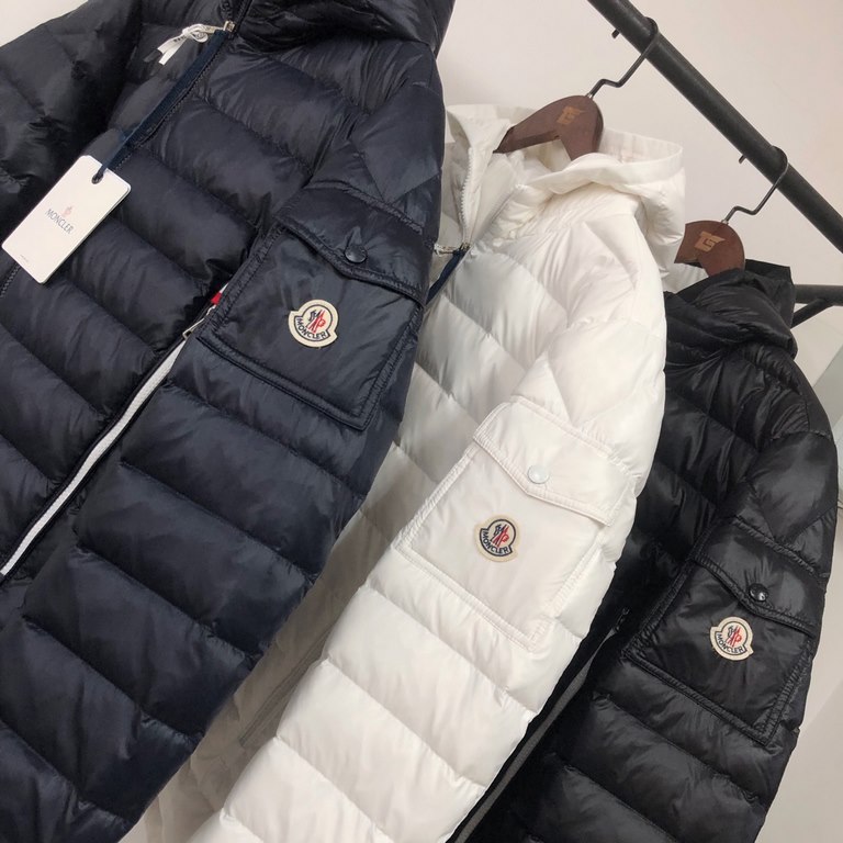 P660.Moncler Moncler 2023 Latest Hooded Down Jacket New on Official Website   A masterpiece of classic Moncler design, the Galion down jacket is made from the iconic nylon laqué fabric. The hood is engraved with the icon