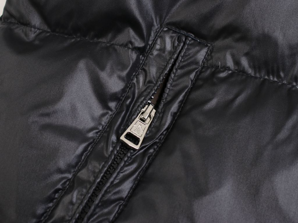 Detail-#M04Moncer Mengkou alliance favor MAYA Maya  Eason Chan with the same sleeve label short small logo down jacket