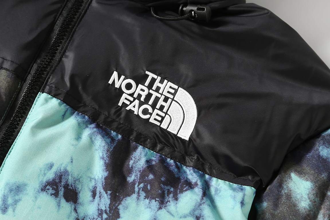 S34#P445 White background pictureThe North Face 1996 Retro Nupts Ice Blue Ice Dye Stowable Warm 700 Fluffy Hooded Down JacketTote bag    20Size S M L XLLength 64 66 68 70Bust 119 123 127 131Shoulder width 52 53 54 55Slee