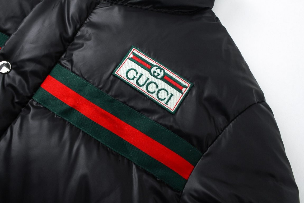 P455 Gucci's new webbing and embroidered label down jacket...    Made of national standard 90% white duck down, full of down, high resilience! The fluffiness is unbeatable! This is a unisex model! It's so great that you 