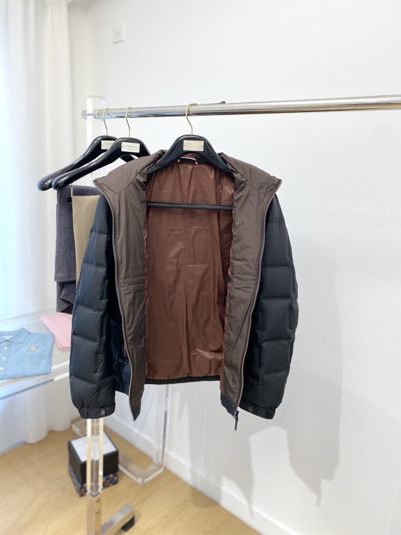 595  Ermenegildo Zegna, the latest men's down jacket, in soft and cozy fabric. The shape of the jacket is superb. Zipper. Accessories are customer supply, imported fabrics, lightweight and comfortable, warm and stylish, 