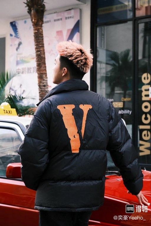 430 Vlone Classic Big V Logo Black and Orange Embroidered Down JacketImported 45D cotton memory matte fabric, feel comfortable and smooth, wear better, the new national standard 80 zero white duck down, 350 grams of down