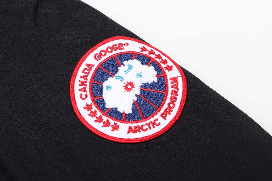 520 【New】Canada Goose X OVO New Canada Goose Owl Co-branded Limited Edition Parka Outdoor Down Jacket-Black color scheme is youthful and white. The mink fleece brim is both warm and skin-friendly, and the large hood effe