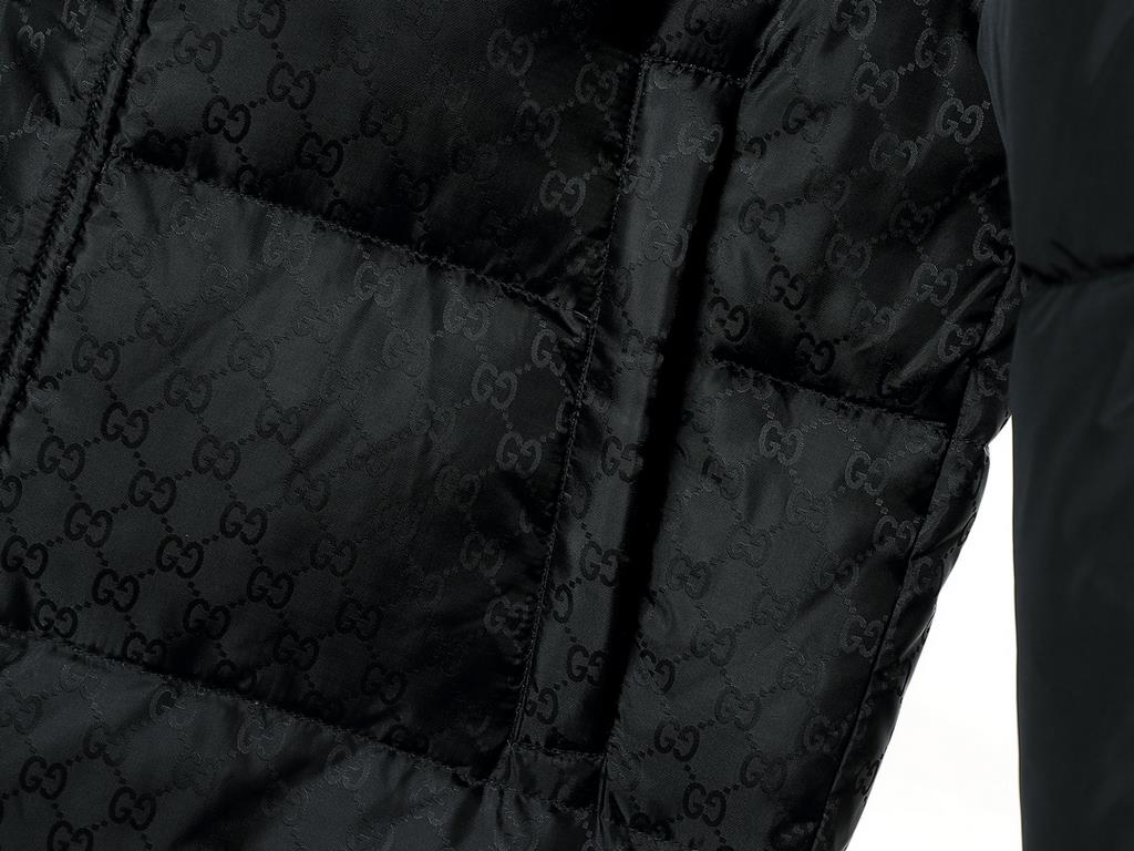 P595 Evergreen Classic 3M Webbing Down Jacket GUCCI  Gucci 23Fw Classic dark print large double GG detachable hood reflective webbing down jacketBosideng teacher personally manipulate large goods, the whole network exclu