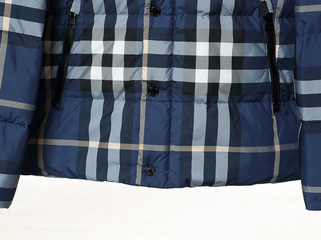 P615 Burberry Burberry SS23 Heat solid color blue plaid removable hooded classic down coatThe new national standard 80 down top versionsCraftsmanship Bosideng teacher personally manipulate large goods, the whole network 