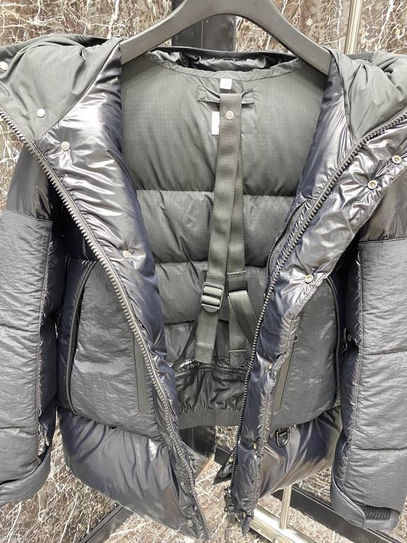 990bbr, unisex, in stock, available in two colors, with counter dust bag, synchronized with the counter, bbr logo pattern hooded down jacket in colorblocked fabric.Filled with goose down and goose feathers, with hood and