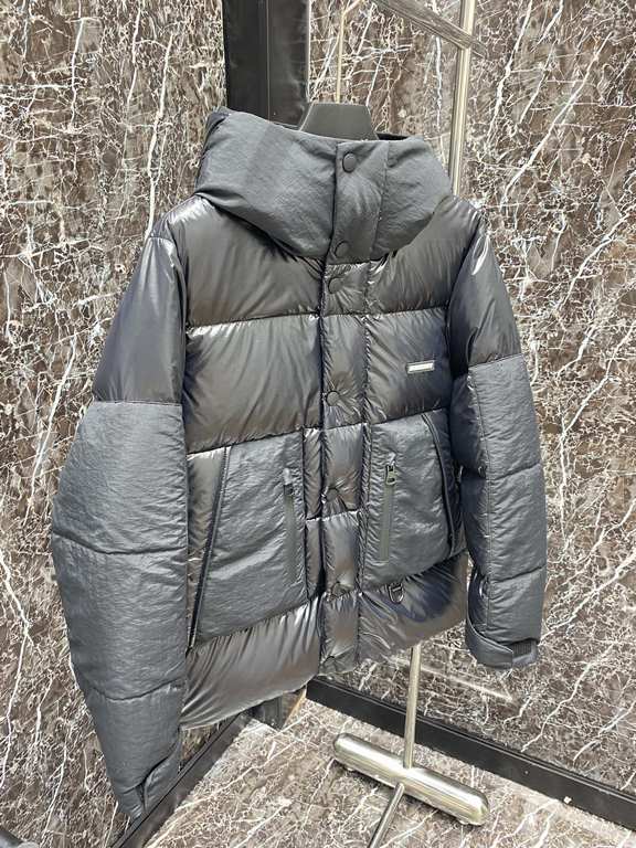 990bbr, unisex, in stock, available in two colors, with counter dust bag, synchronized with the counter, bbr logo pattern hooded down jacket in colorblocked fabric.Filled with goose down and goose feathers, with hood and