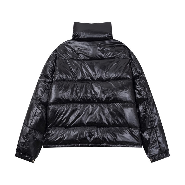 535Model number E65Moncler   Moncler 23SS Winter Standing Collar Down Jacket!This counter listing is a steal, the short section is the most sought-after models, this is definitely the king of down jacket, to meet all the