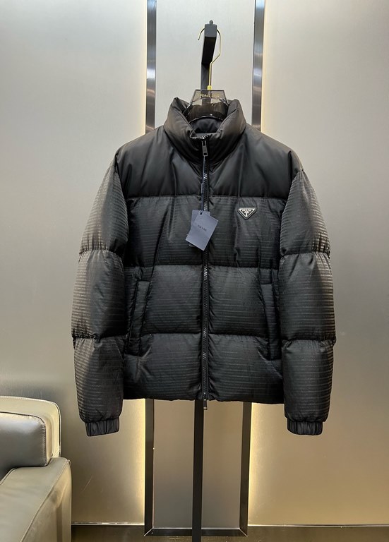 900prada prada new jacquard nylon down jacket metal small label down jacket. The down jacket is made from re-nylon recycled nylon in a modern design that complements the silhouette and features 95% white duck down for wa