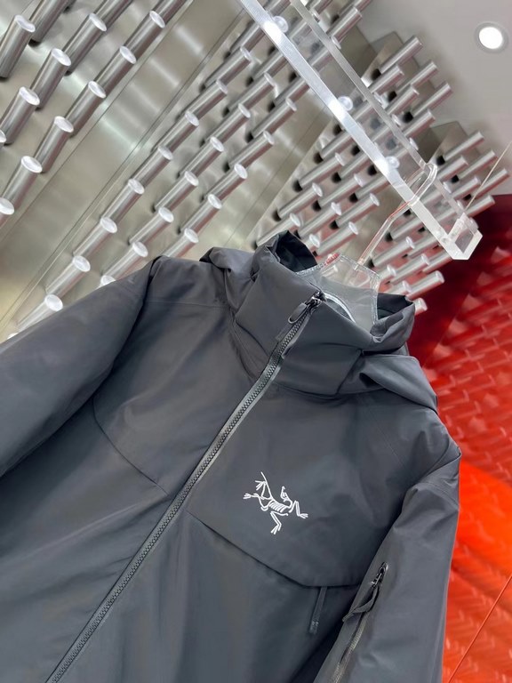 645 ARC'TERYX MACAI Ancessa Down Jacket Patriot Hard Shell Hooded Mid-Length Couple's Windproof Down Jacket is made of customized hardware, seamless embossing, three-dimensional logo, 90 white duck down, L size is about 