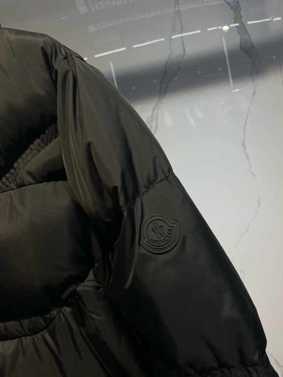 920    Monk's the Black Warrior series 3 generation!    2023 newest down jacket ~ official website synchronization on the new ~ made of polyester fabric, hooded down jacket, has a slim fit and sharp geometric quilting de