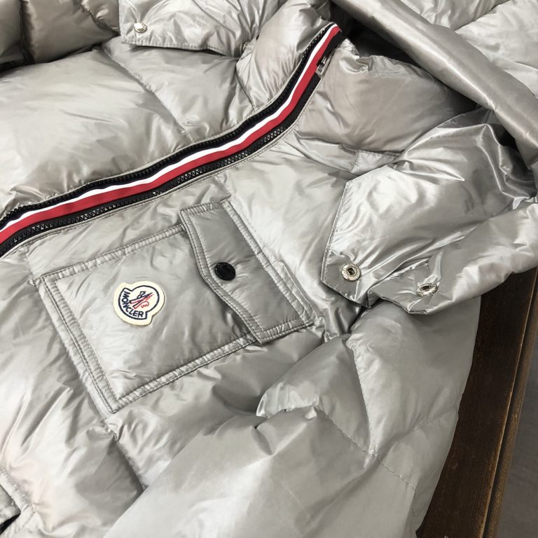 545Moncler Moncler Men's Down Coat big goods open    Asia Moncler counter available Hand sleeve with windproof elastic design Personalized double zipper Inside the double-layer lining to ensure that the clothes of warmth