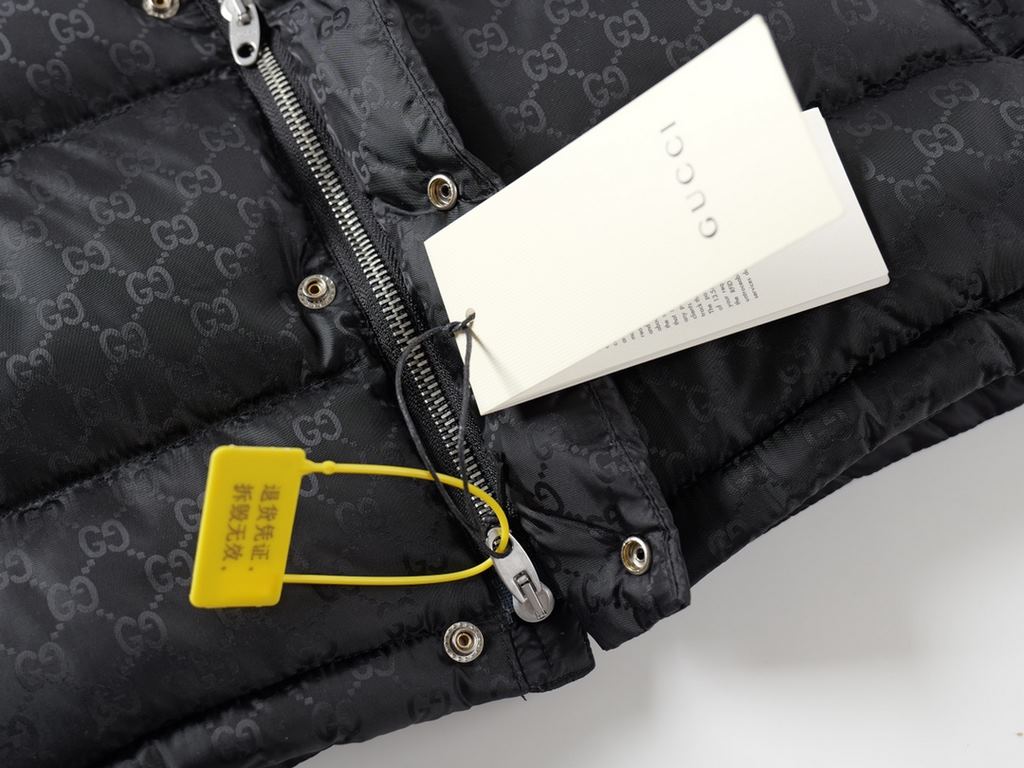 560  (packed with dust bag)Gucc Double G Colorblocking Webbing Down JacketDouble G Full Logo Hooded Down Jacket This zippered down jacket is part of Huanxin's accessories and ready-to-wear collection Recycled nylon made 