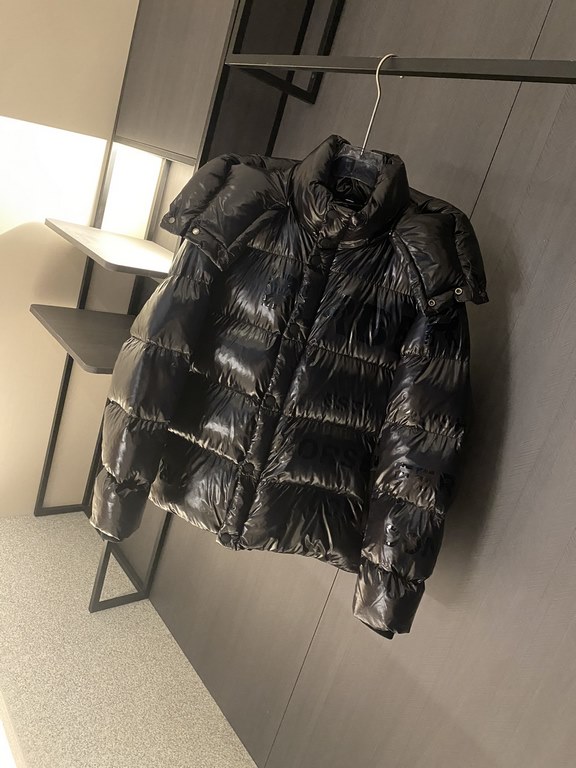 745 Bur Bur Burberry 23 fall and winter new printed logo hooded down jacket jacket, original custom weatherproof fabric. Inside 90% down filling, placket and pockets overglued brand logo process, loose fit is very inclus