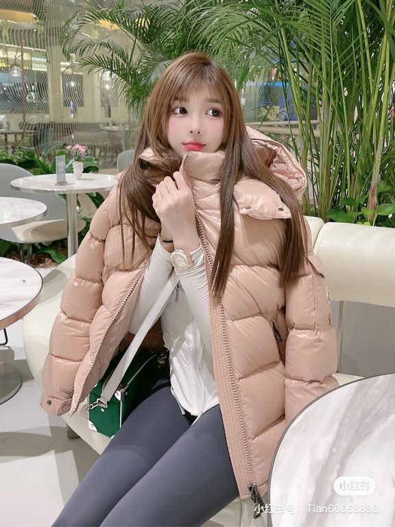 605Model number E78Moncler   Moncler Feather King Marie Women's Down JacketThere are too many versions on the market, quality and price are proportional to the king! Genuine synchronized anti-counterfeiting chip inductio